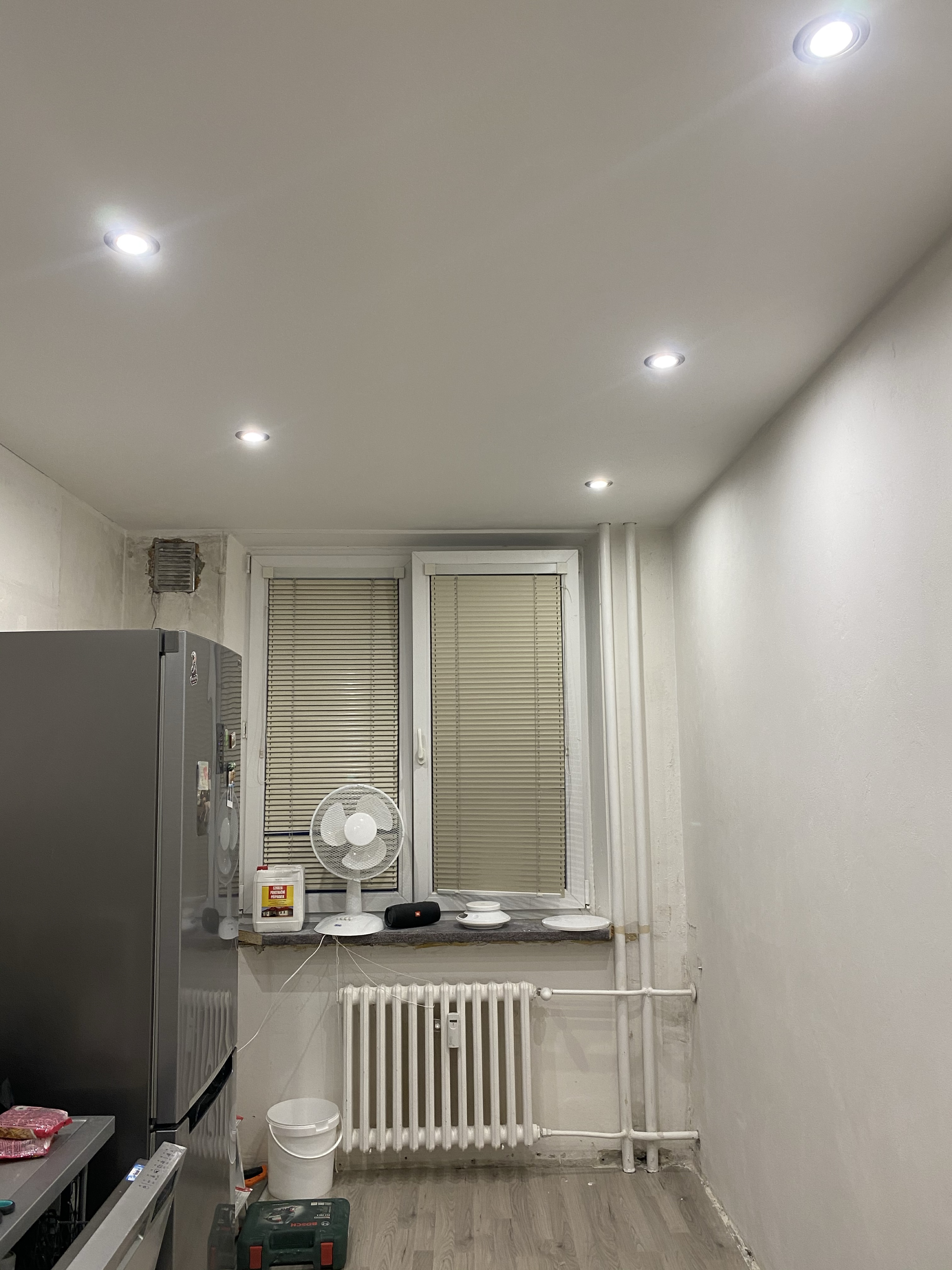 Kuchyně po snížení stropu